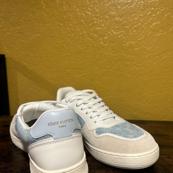 White and Blue Retro-Inspired Sneakers - Picture 6 of 8